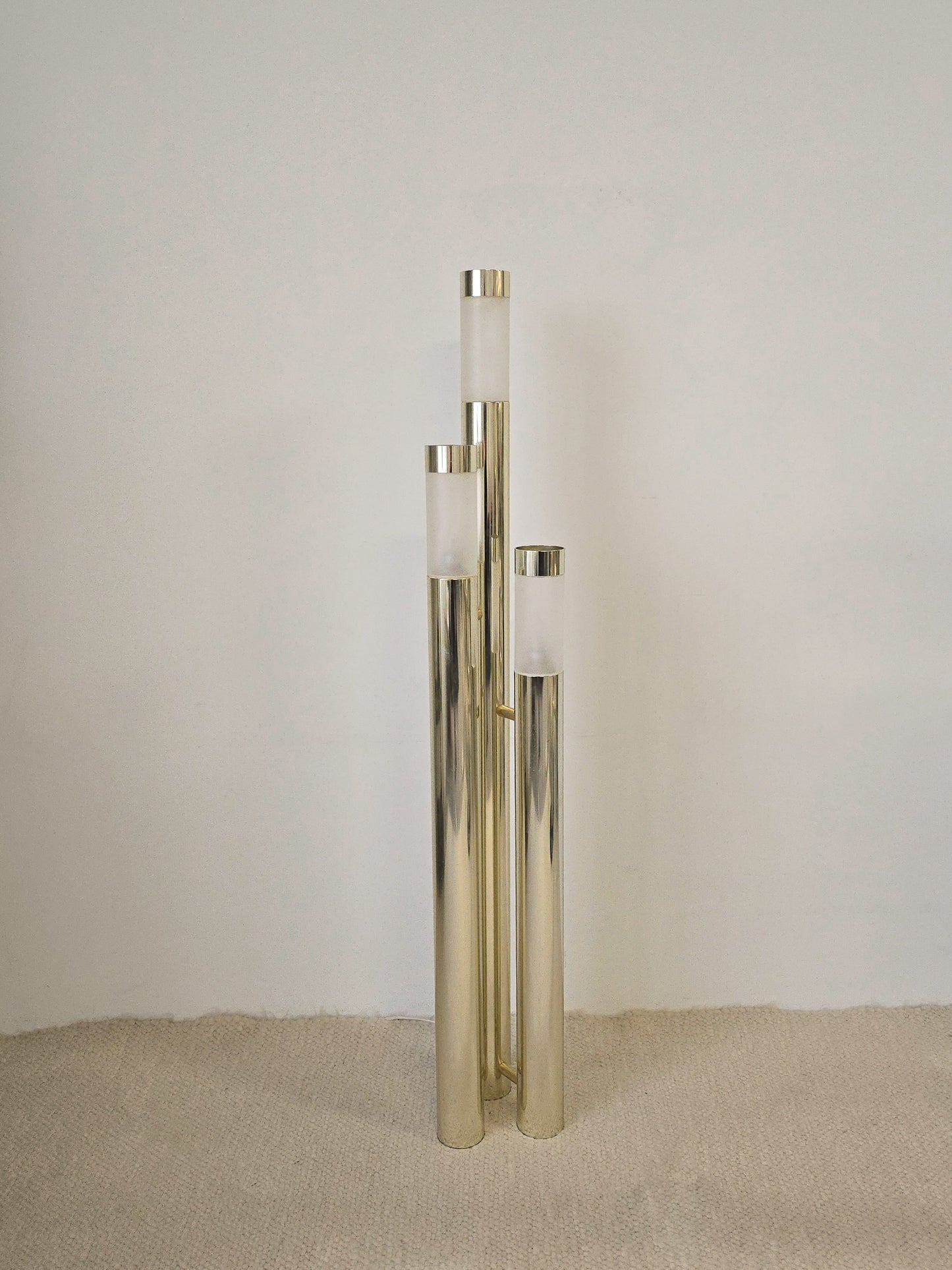 Floor lamp by Gustavo Martinez