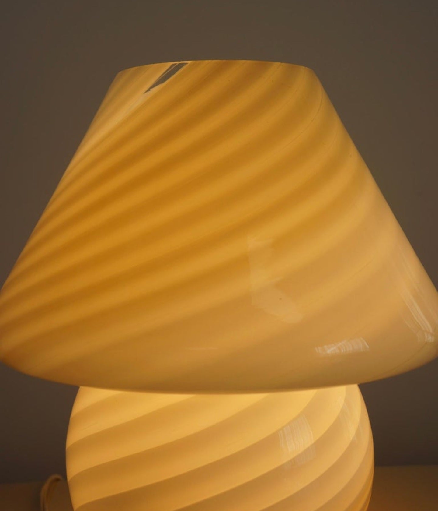 Medium Murano Mushroom Cream Swirl Lamp