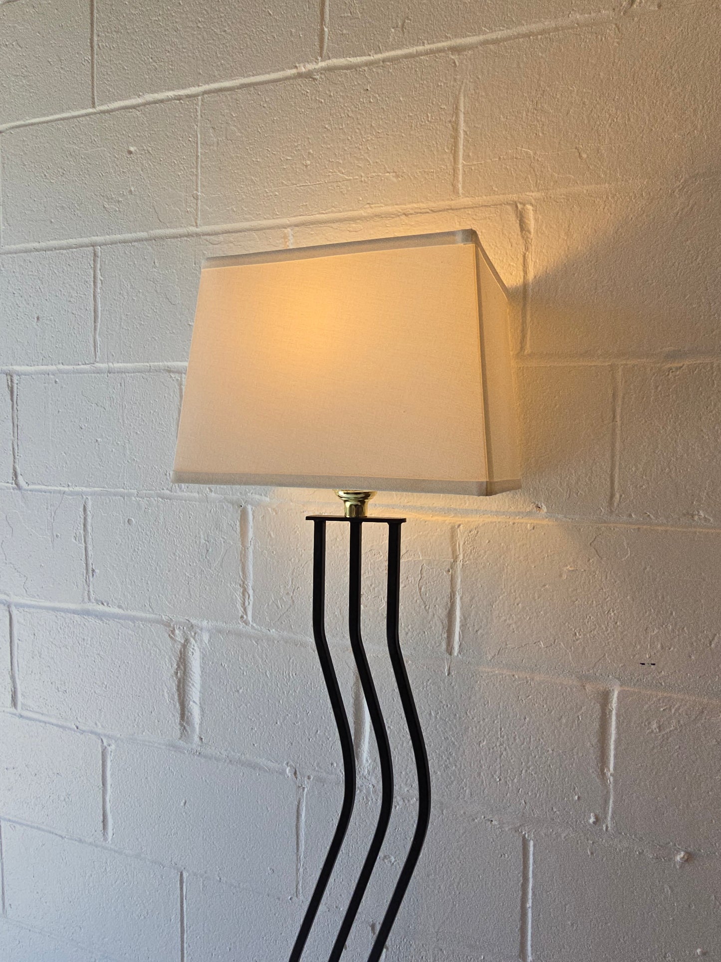 Wiggly Wavy Floor Lamp
