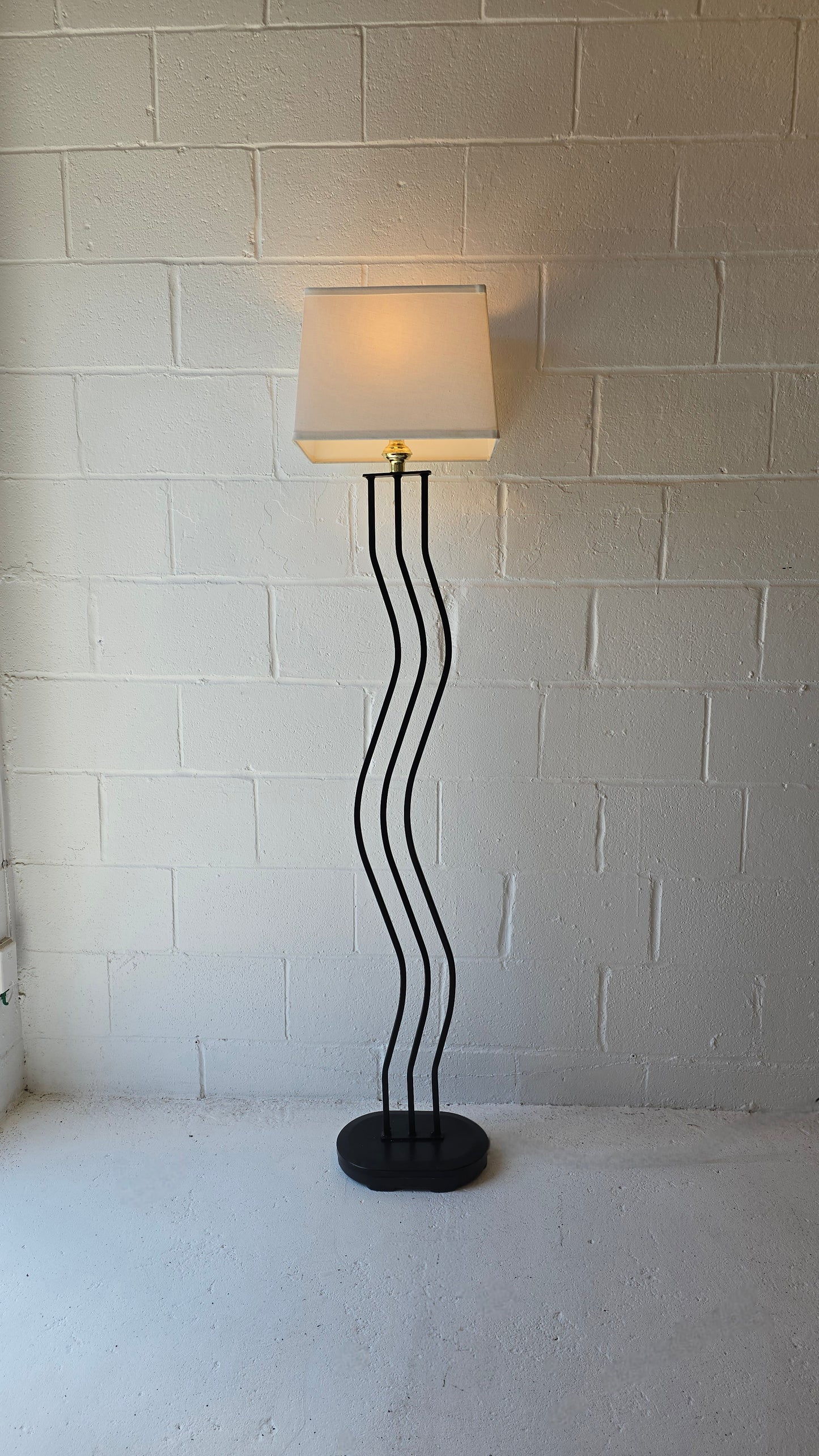 Wiggly Wavy Floor Lamp